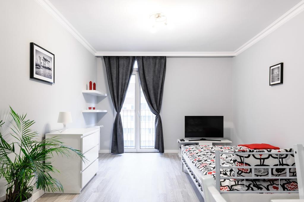 Ferienwohnung Apartament Grojecka Korotynskiego Warschau Zimmer foto